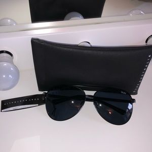 Quay Vivienne Sunglasses in Black/Smoke